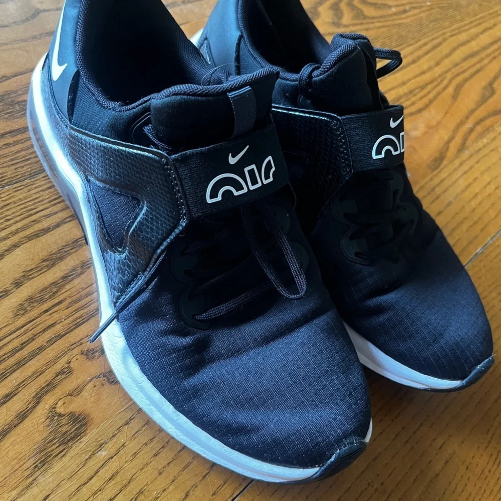 Nike Women's Athletic Shoes - Size 9 - Picture 2 of 8